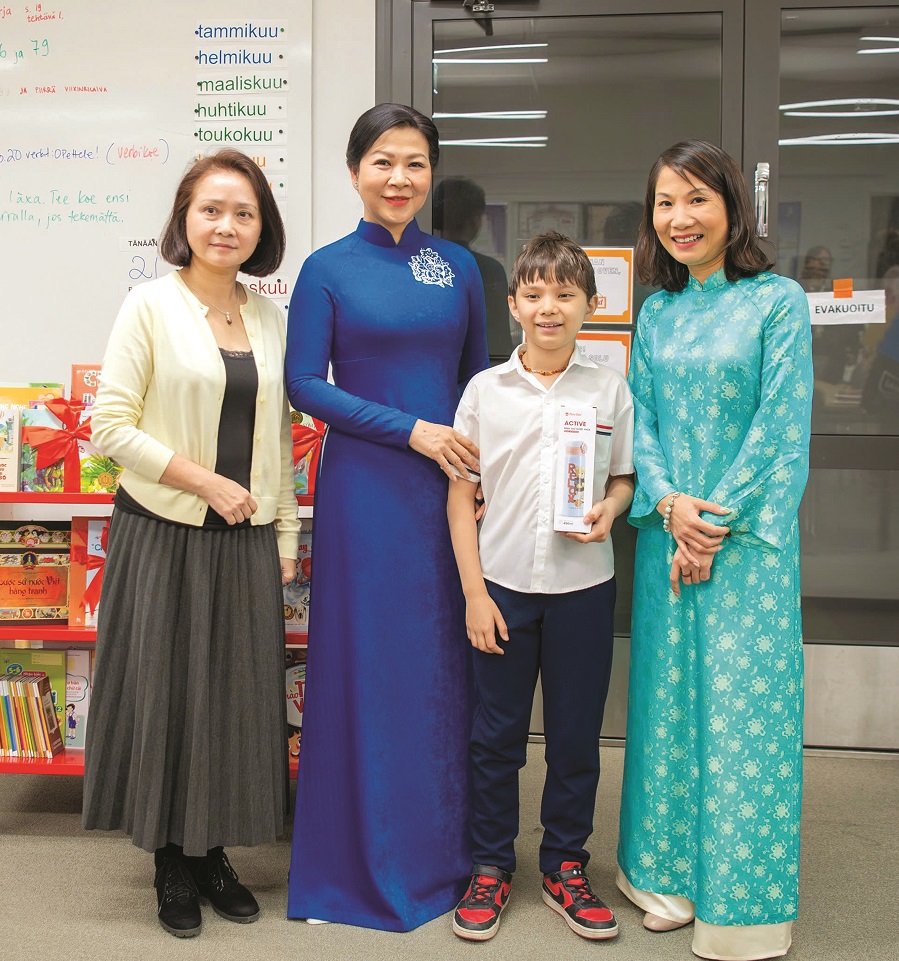 Cậu bé gốc Việt vinh dự được đọc thơ cho Phu nhân Ngô Phương Ly - 2