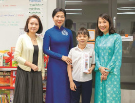 Cậu bé gốc Việt vinh dự được đọc thơ cho Phu nhân Ngô Phương Ly