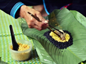 Món bánh “chọn dâu” của xứ Lạng, đặc sản vỏ đen ruột vàng, tưởng ăn nóng bụng nhưng lại giúp “hạ hỏa”