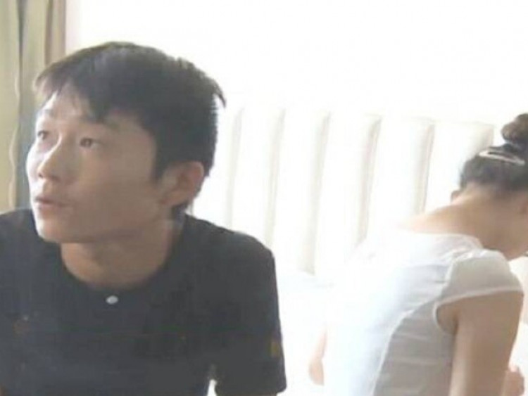 Yêu 5 năm bạn gái 3 lần bị sảy thai, người đàn ông hóa đá khi biết sự thật