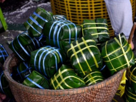 Có gì trong chiếc bánh chưng mini đặc sản Huế, chế biến kỳ công tỉ mỉ, trông “nhỏ mà có võ”