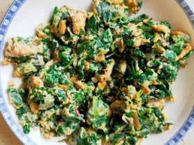 Lá này axit folic gấp 46 lần dưa chuột, giá rẻ bằng ½ rau muống, đem xào trứng vừa lạ miệng lại cực tốn cơm