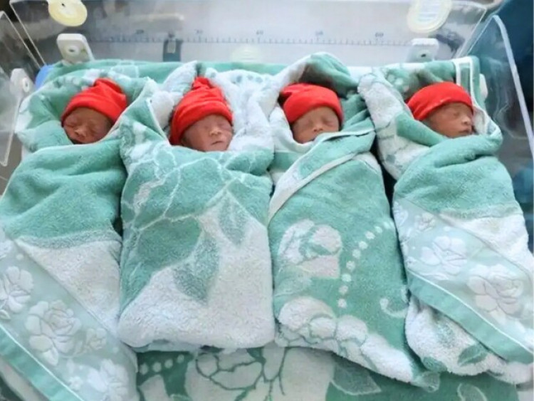 Mẹ sinh 4 con đẹp như hoa gây sốt MXH, các bé 9 tuổi đi đóng phim, giờ đều rất ưu tú