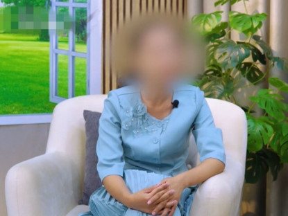 Mẹ tai biến nằm một chỗ, bố họp gia đình dẫn theo người lạ về, đưa ra yêu cầu khiến cả nhà náo loạn