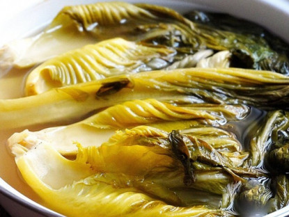 Muối dưa cải đừng chỉ cho muối, thêm một bước này dưa vừa nhanh giòn ngon, vàng ươm không bị màng hay khú