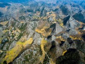 Có gì tại điểm trekking đẹp nhất Tuyên Quang vừa thắng giải Du lịch Thế giới? Địa hình hiểm trở, thách thức dân phượt