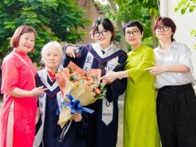 4 năm đại học và bộ sưu tập giấy khen của nữ thủ khoa Hà Nội: “Em chấp nhận mọi thử thách và bình tĩnh vượt qua”