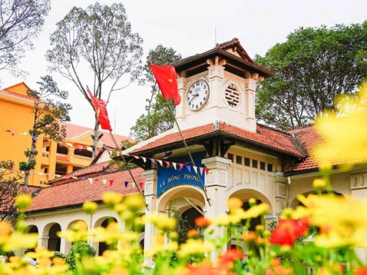 15 trường THPT hệ Chuyên đỉnh nhất Việt Nam: Lò đào tạo nhân tài, cựu học sinh toàn người nổi tiếng