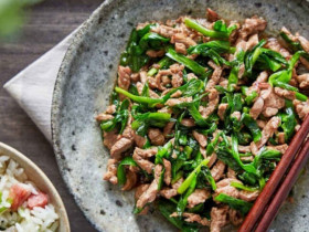 Loại lá mệnh danh là "rau của thận", lại còn tốt cho gan, đem xào thịt được món cực tốn cơm