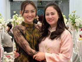 "Bạn gái Mạnh Trường" hiếm hoi khoe nhan sắc mẹ ruột trẻ đẹp như chị em sinh đôi khiến con gái cũng phải "xách dép"