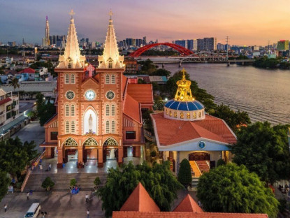 Không chỉ Nhà thờ Đức Bà, TP.HCM còn có 4 địa điểm cực hot dành cho giới trẻ "sống ảo" dịp Noel