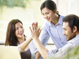 Trắc nghiệm: Bạn đang ứng xử khéo léo nơi công sở hay là nhún nhường quá mức?