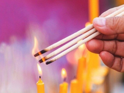 Khung giờ đẹp thắp hương ngày mai - mùng 1 tháng 11 năm Ất Tỵ, 4 thứ này kiêng kỵ đặt lên bàn thờ đầu tháng