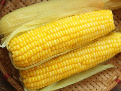 Luộc ngô chỉ cho mỗi nước thật thiếu sót, thêm 2 thứ nữa ngô đậm vị, thơm nức lại ngọt mềm