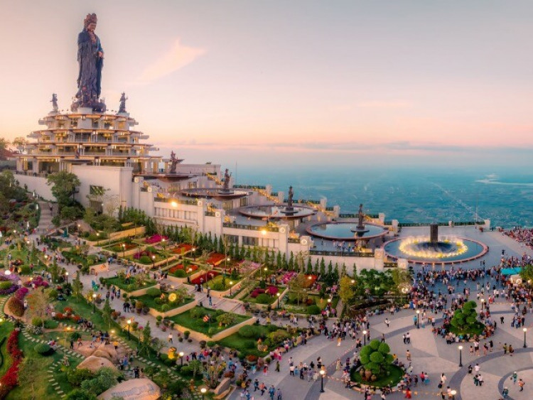 Tỉnh nào mệnh danh là “vùng đất Thánh”, có ngọn núi cao nhất Nam Bộ, thuộc phủ lớn thời vua Minh Mạng trong sử Việt?