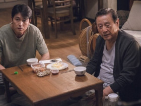 Vợ qua đời 5 năm, cụ ông U100 làm một việc khiến con cháu lo lắng, nhà cửa không yên