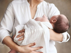 Cha đi làm xa, mẹ sinh con rồi đem cho vì không có tiền, 27 năm sau xảy ra chuyện chẳng ngờ