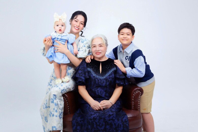 Con gái lai của Nhật Kim Anh đón Giáng sinh đầu tiên cùng anh trai chung nửa huyết thống, sở hữu mái tóc nâu cực Tây - 8