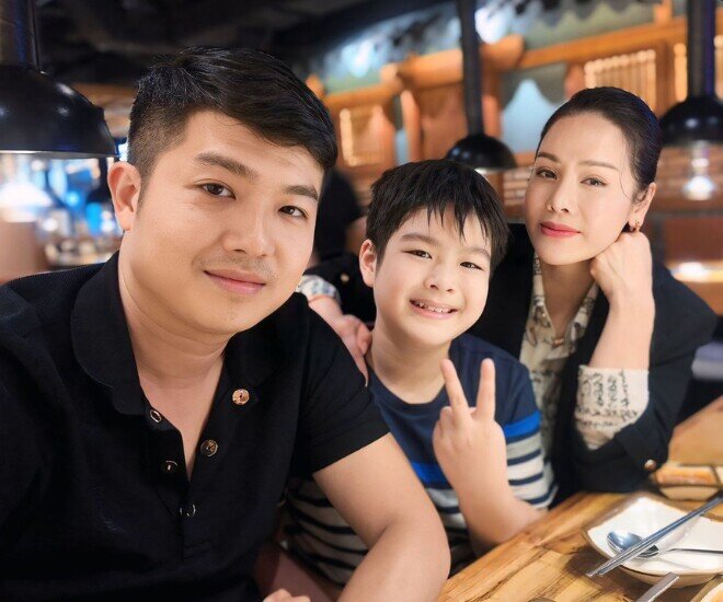 Con gái lai của Nhật Kim Anh đón Giáng sinh đầu tiên cùng anh trai chung nửa huyết thống, sở hữu mái tóc nâu cực Tây - 7