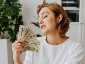 Nhìn 7 thói quen này, bắt bài ngay những người đang cố "diễn" vai giàu có