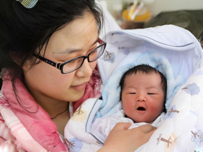 Hy hữu: Cô gái 31 tuổi đẻ 2 con cách nhau chỉ một tháng, mẹ chồng bật khóc thú nhận một chuyện