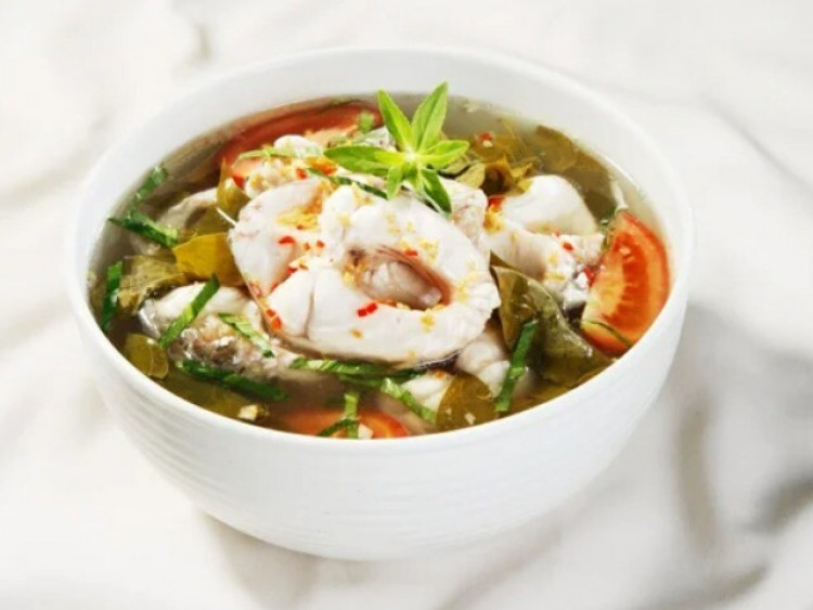 Nấu canh cá hay bị tanh, bếp trưởng tiết lộ: Chỉ cần làm theo bước này, canh lúc nào cũng thơm đến miếng cuối cùng