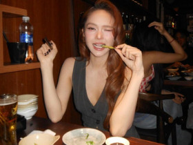 Phú bà Vbiz mua đất 20.000m2 để nuôi gà nhưng mỗi bữa ăn 1 thìa cơm, uống nước rẻ bèo để no lâu, giữ dáng đẹp