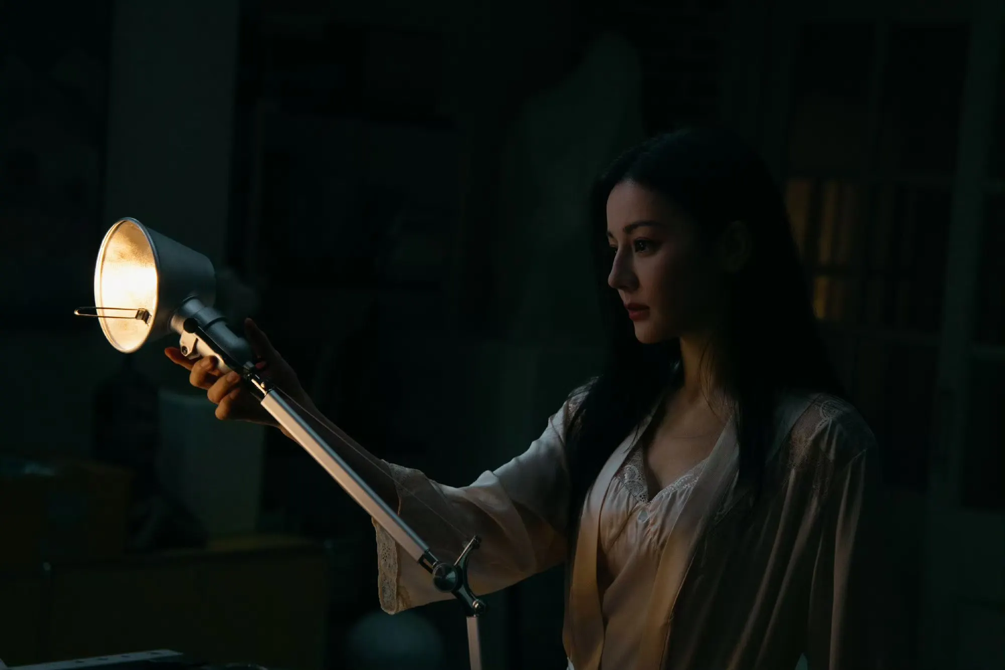 Cú Rời Đất Xanh: Phim hot nhưng lượt xem lao dốc, Địch Lệ Nhiệt Ba "vướng dớp" đóng vai gì cũng thất bại - 5