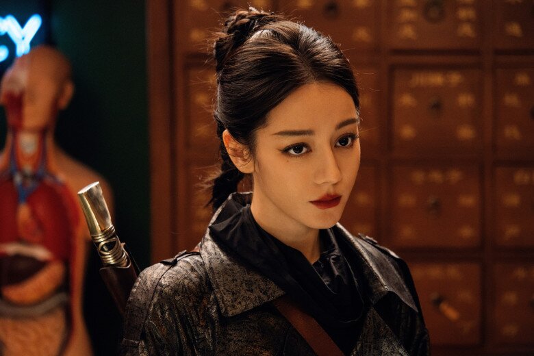 Cú Rời Đất Xanh: Phim hot nhưng lượt xem lao dốc, Địch Lệ Nhiệt Ba "vướng dớp" đóng vai gì cũng thất bại - 2