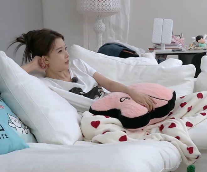 "Tiểu hoa đán" bị mẹ "chiều hư" đến mức chưa từng vào bếp còn bỏ bê con, ở bừa bãi nên bị chồng bỏ - 1