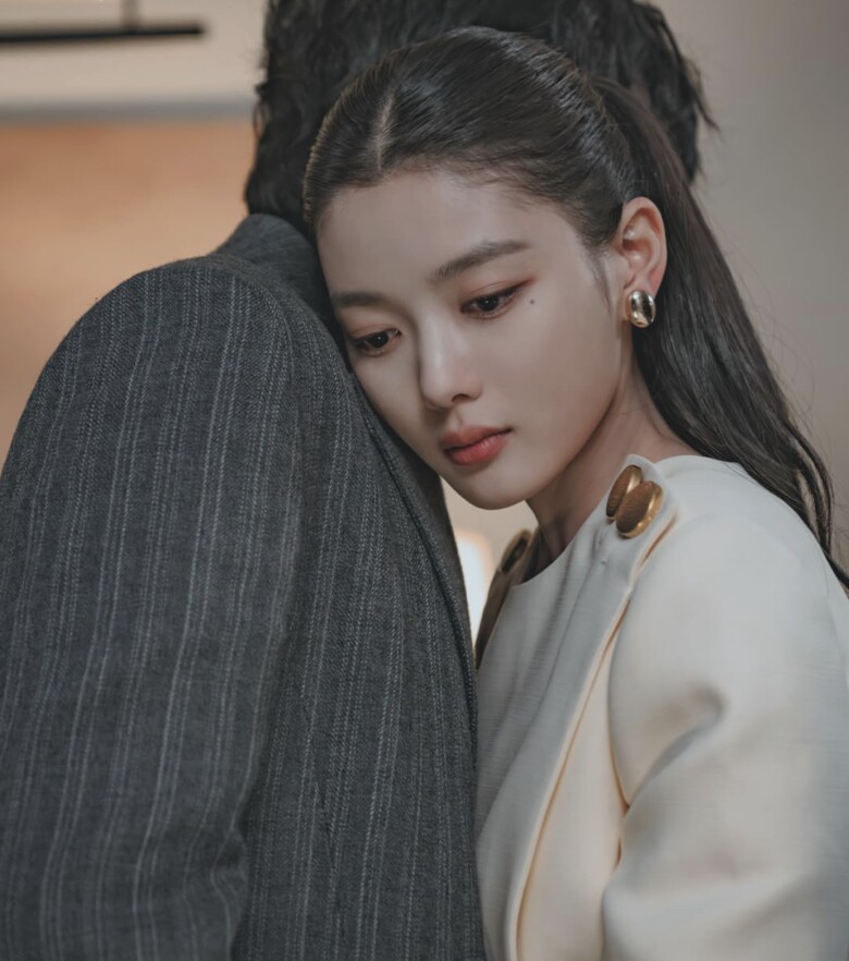 Dear X: Khán giả rùng mình vì "nụ cười đen tối" của "em gái quốc dân" Kim Yoo Jung, nam chính mờ nhạt đến lạ - 2