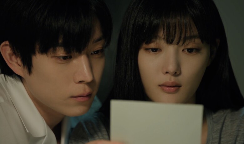 Dear X: Khán giả rùng mình vì "nụ cười đen tối" của "em gái quốc dân" Kim Yoo Jung, nam chính mờ nhạt đến lạ - 5