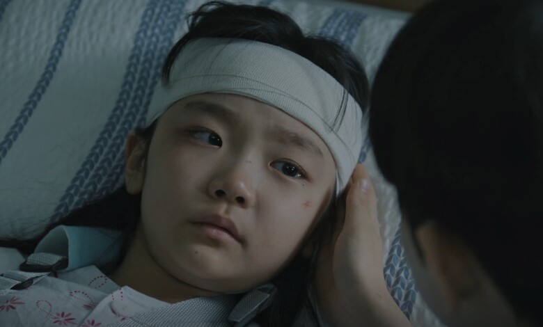 Dear X: Khán giả rùng mình vì "nụ cười đen tối" của "em gái quốc dân" Kim Yoo Jung, nam chính mờ nhạt đến lạ - 4