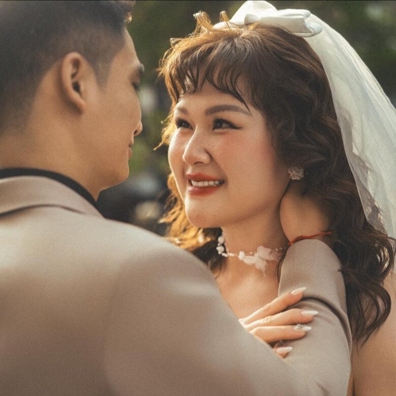 "Em chồng" Thu Quỳnh lên xe hoa với ông xã dân gym, nhan sắc thăng hạng bất ngờ sau 6 năm đóng Về Nhà Đi Con - 8