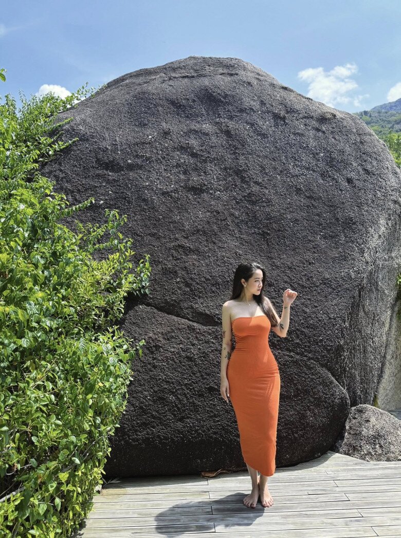 Mỹ nhân có cảnh &#34;vuốt má&#34; Hà Việt Dũng trong Cách Em 1 Milimet: Nhan sắc U40 bị thời gian bỏ quên - 9