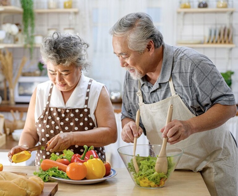 3 thói quen ăn uống là bí quyết trường thọ, giúp người lớn tuổi kiểm soát mỡ máu, bảo vệ tim mạch - 1