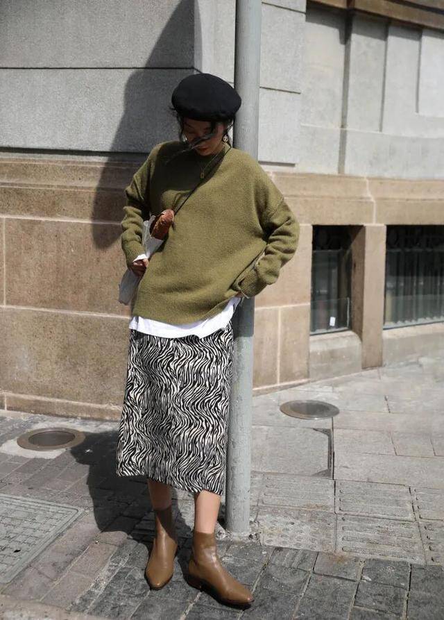 3 kiểu chân váy suông thu đông giúp nàng kéo chân dài chẳng thua váy ngắn lại phối được nhiều kiểu áo - 11