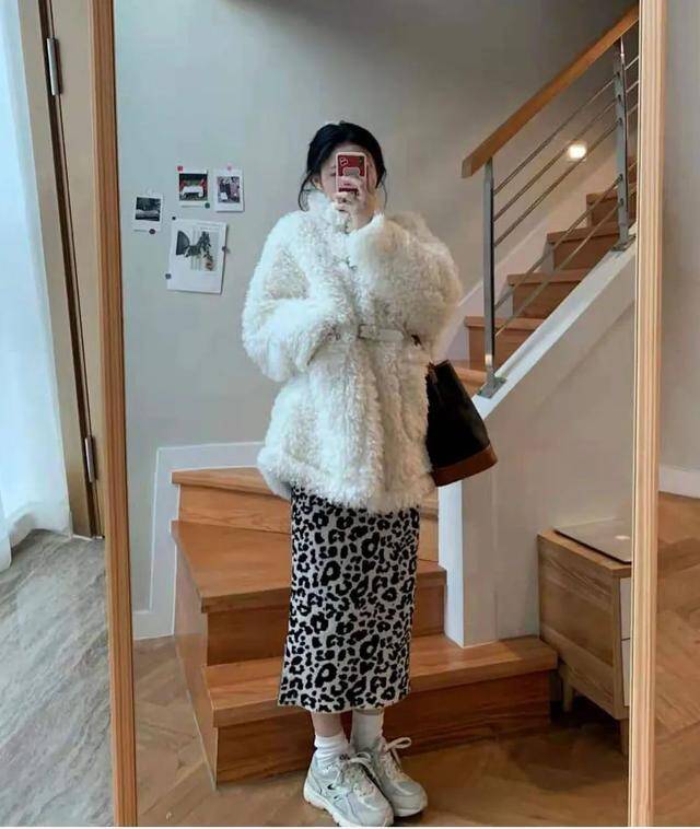 3 kiểu chân váy suông thu đông giúp nàng kéo chân dài chẳng thua váy ngắn lại phối được nhiều kiểu áo - 14