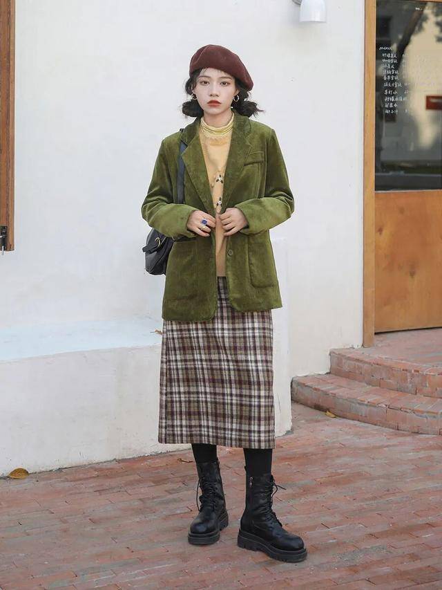 3 kiểu chân váy suông thu đông giúp nàng kéo chân dài chẳng thua váy ngắn lại phối được nhiều kiểu áo - 17