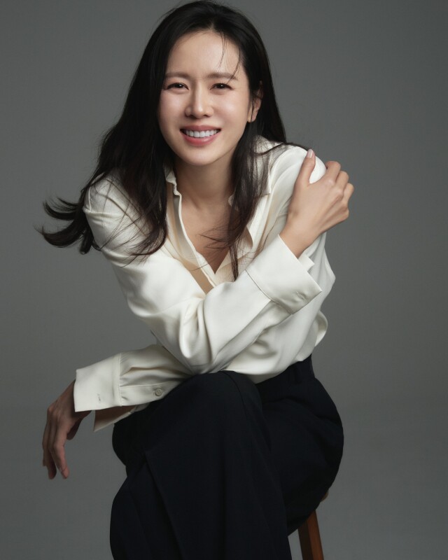 3 món đồ phụ nữ U40 có thể học Son Ye Jin để trẻ ra cả chục tuổi lại thanh lịch mà không cần gồng - 1