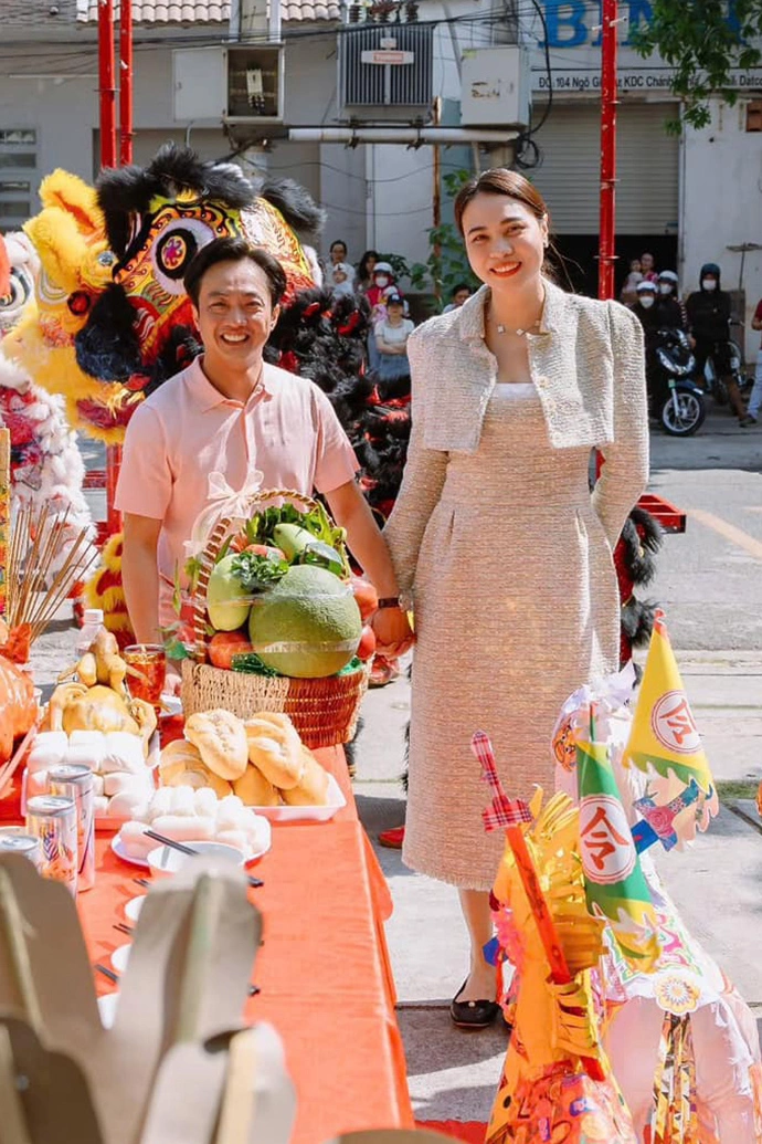 3 nàng dâu hào môn khéo chọn giày khi sánh đôi bên chồng, một mỹ nhân đi dép lê mà được khen hết lời - 20
