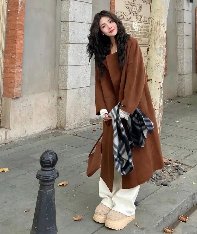 5 combo màu sắc “thần thánh” mùa thu đông giúp chị em 40+ trông trẻ trung như đôi mươi - 1