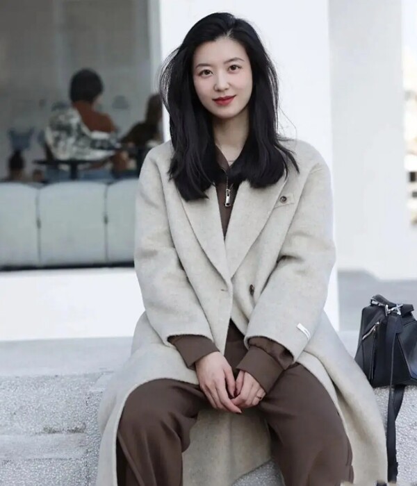 5 combo màu sắc “thần thánh” mùa thu đông giúp chị em 40+ trông trẻ trung như đôi mươi - 5