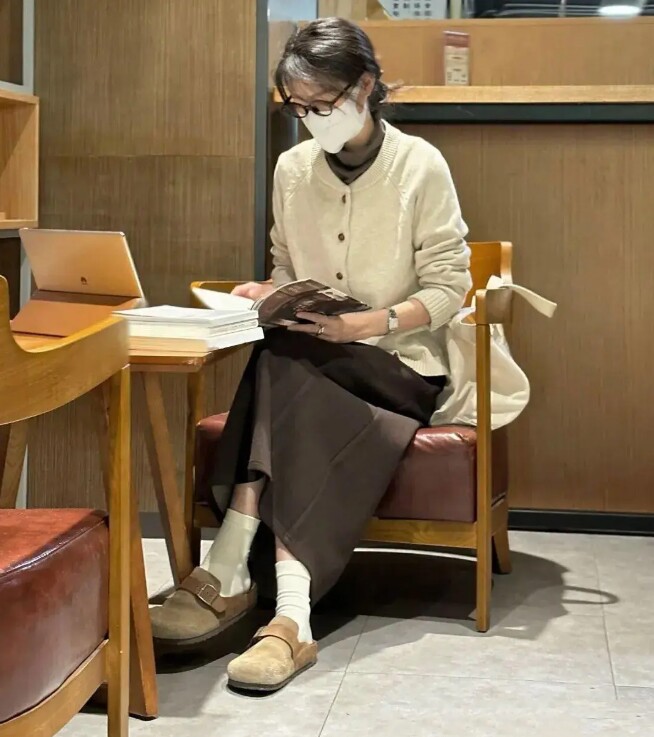 5 combo màu sắc “thần thánh” mùa thu đông giúp chị em 40+ trông trẻ trung như đôi mươi - 8