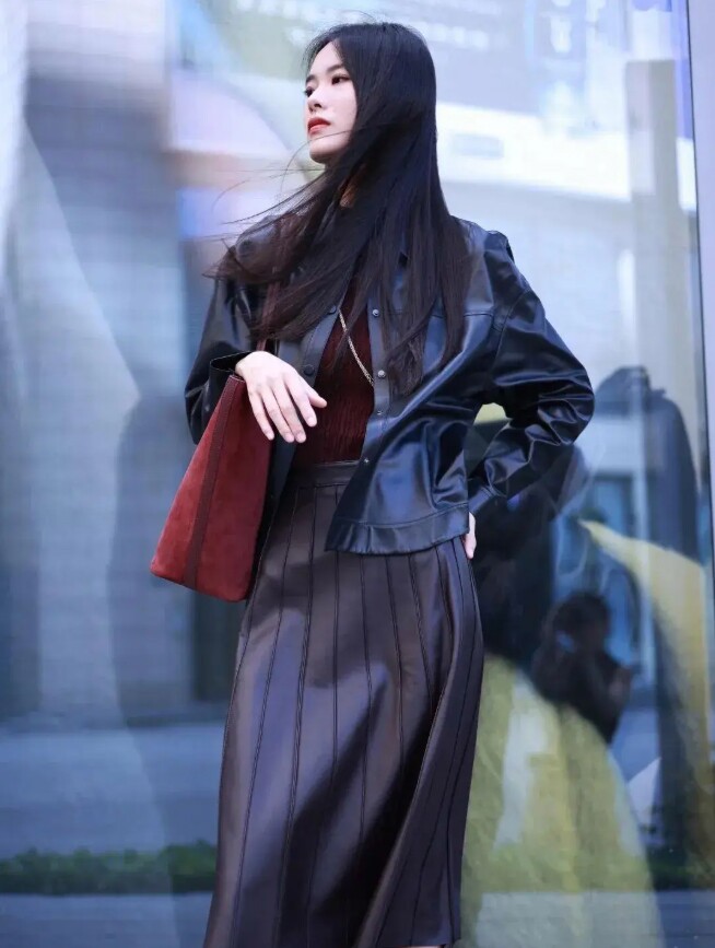 5 combo màu sắc “thần thánh” mùa thu đông giúp chị em 40+ trông trẻ trung như đôi mươi - 10