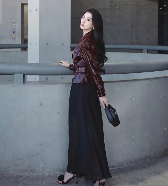 5 combo màu sắc “thần thánh” mùa thu đông giúp chị em 40+ trông trẻ trung như đôi mươi - 12