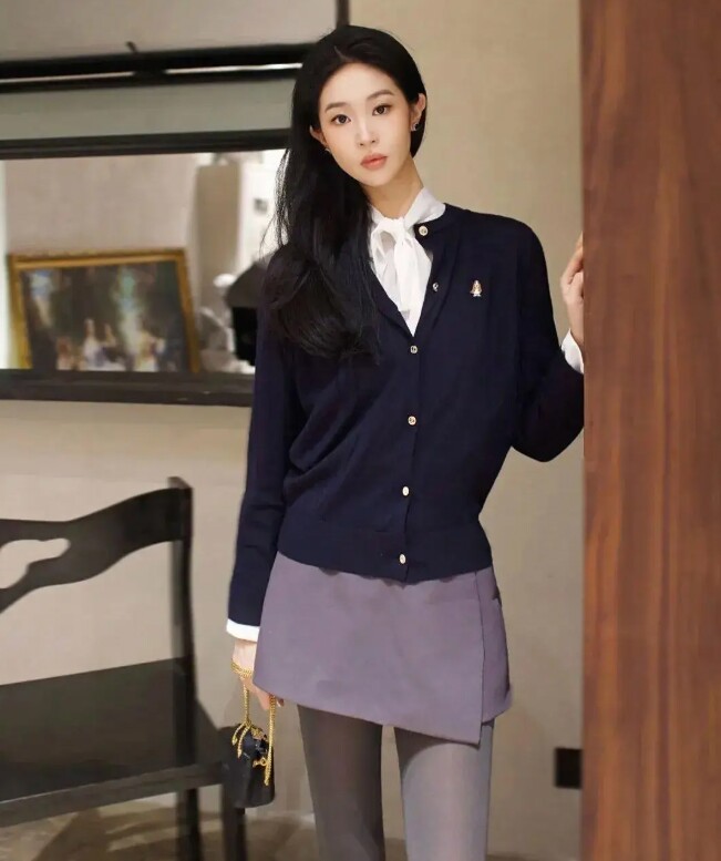 5 combo màu sắc “thần thánh” mùa thu đông giúp chị em 40+ trông trẻ trung như đôi mươi - 16