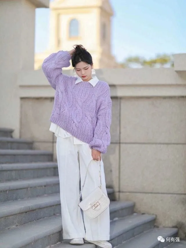 Không phải đen trắng hay xám, đây là 5 màu áo len đẹp nên sắm mùa Thu Đông, vừa trẻ trung lại không kén da - 8