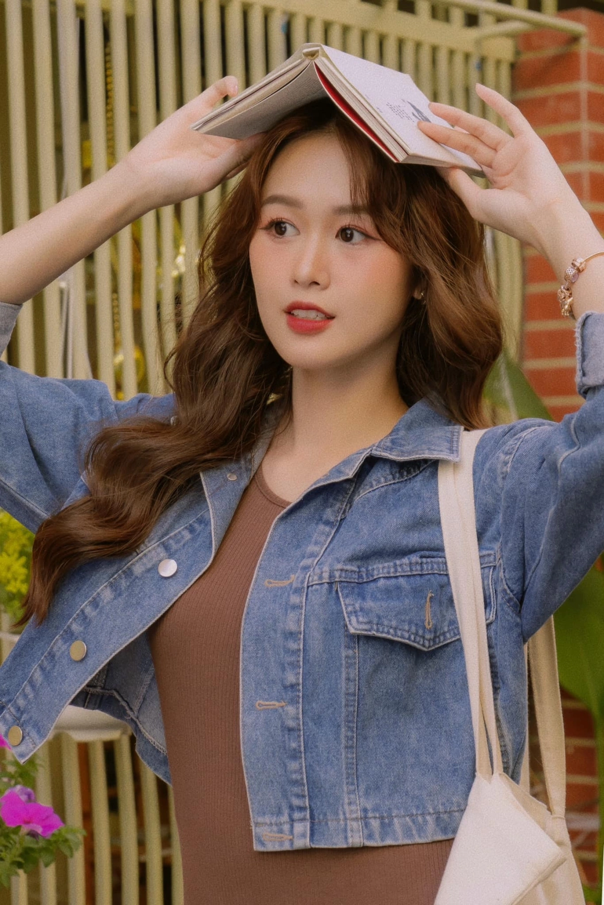 Bạn thân Trấn Thành thắng đời 1-0 khi cưới cô vợ kém 12 tuổi đẹp "chấp" cả hoa hậu, cân cả kiểu đầm kén người mặc - 15