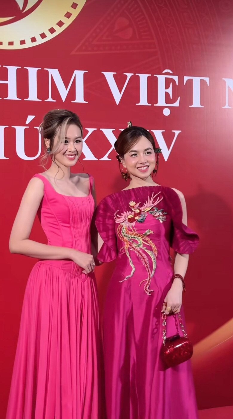 Bạn thân Trấn Thành thắng đời 1-0 khi cưới cô vợ kém 12 tuổi đẹp "chấp" cả hoa hậu, cân cả kiểu đầm kén người mặc - 4